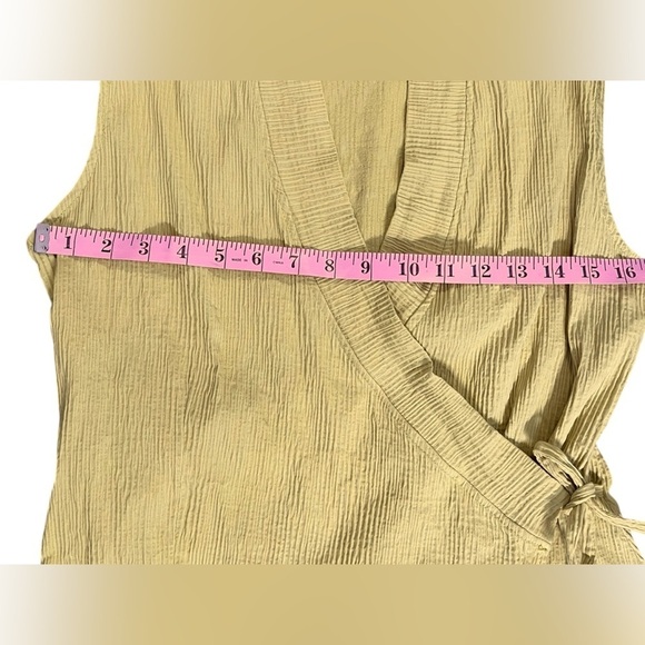 Marla Wynne Yellow Stretch Wrap Top Sz M - Picture 8 of 10